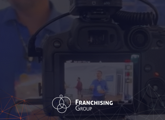 Arthur V. Burlamaque dando entrevista na ABF Franchising Expo 2025